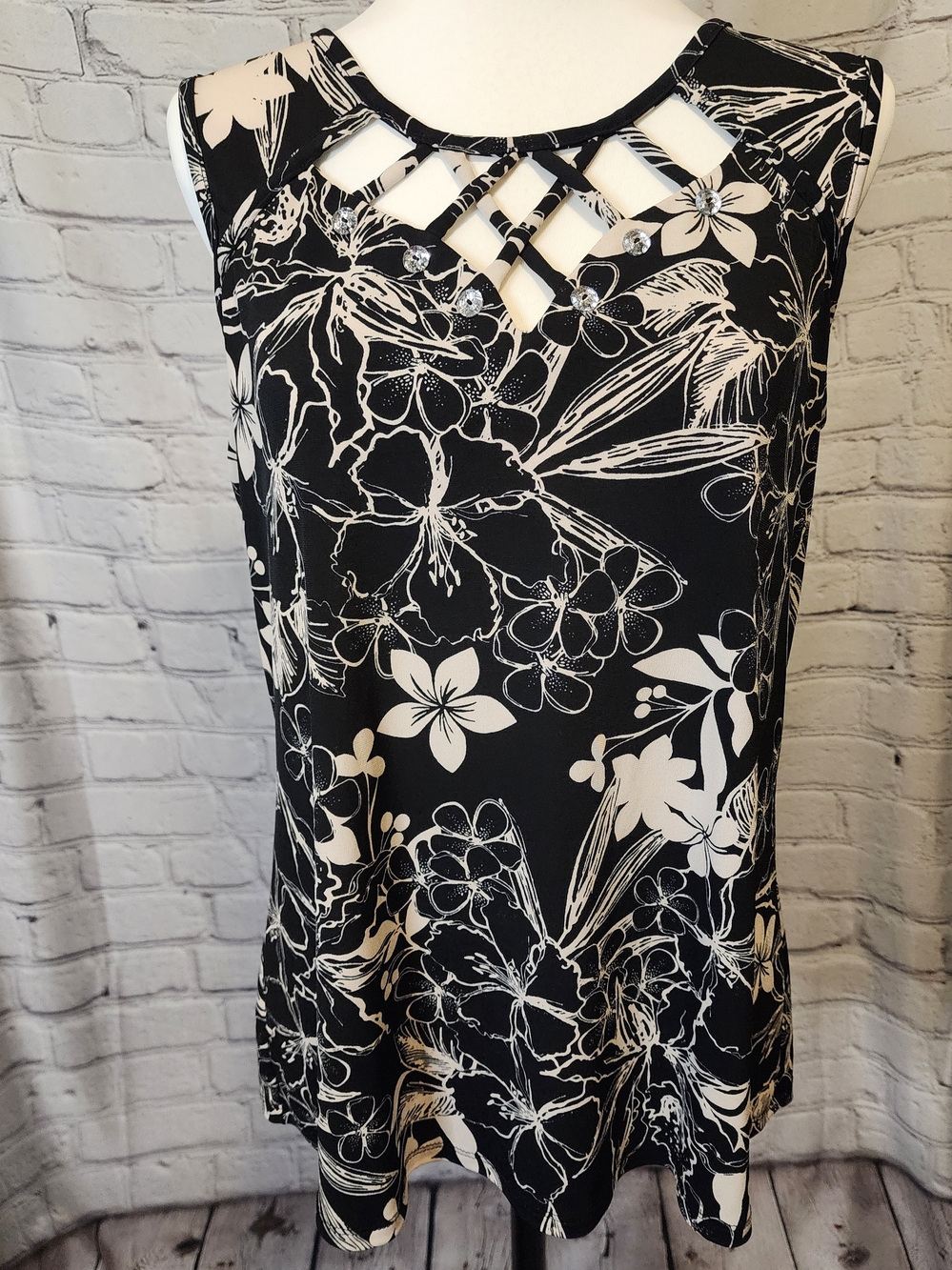 Diana Belle Black & White Floral Lattice Neck Tank Top